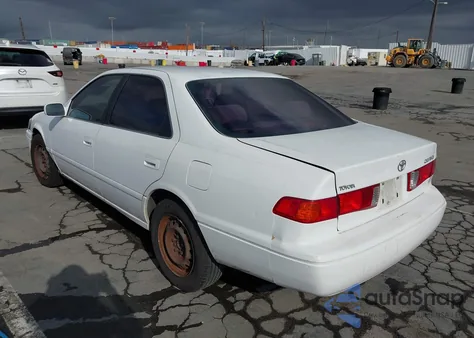 2000 Toyota Camry Le z USA, uszkodzony, nr VIN JT2BG22KXY0392052